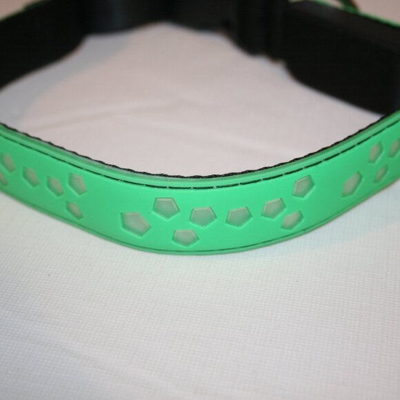 DOGLED Flashing LED Dog Collar Medium Green Fits 15.7-19.7" Neck NEW Pentagon - Picture 3 of 14